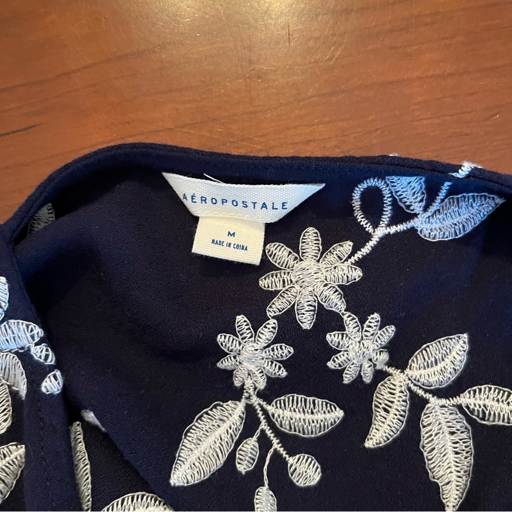 Aeropostale Embroidered Floral Dress navy blue white Keyhole Back Tie Size M - Picture 8 of 10
